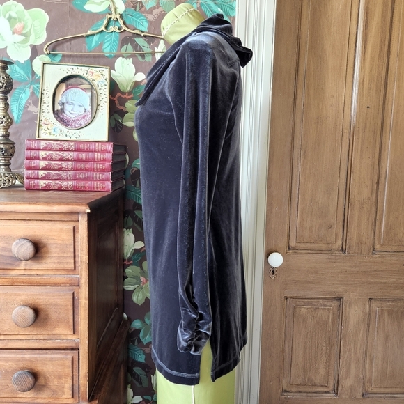 Velvet Turtleneck Pullover Size XS - Picture 5 of 12